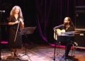 Sérgio Ferraz e a violinista Ana de Oliveira durante a apresentação do "Mulheres em Pauta"
