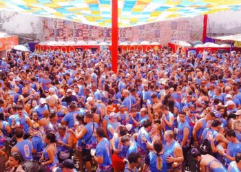 Folia e personalidades brilham no Camarote do Galo da Madrugada 2025