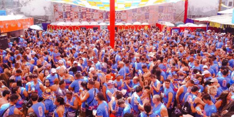 Folia e personalidades brilham no Camarote do Galo da Madrugada 2025