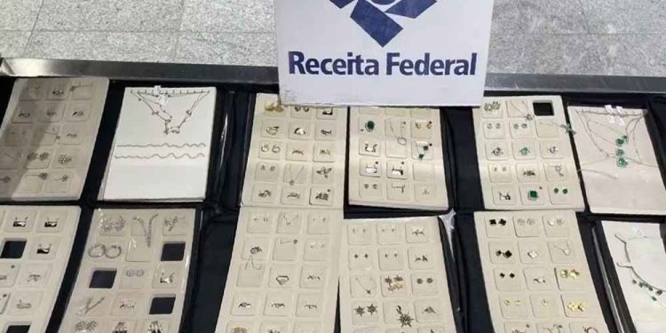 Joias apreendidas no Aeroporto do Recife