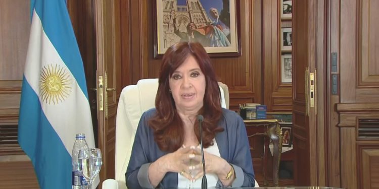 EUA proíbem entrada de Cristina Kirchner por acusações de corrupção significativa