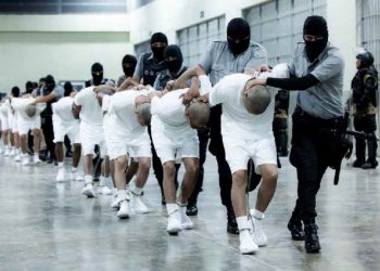 Suprema Corte dos EUA suspende deportação de venezuelanos baseada em Lei do Século XVIII