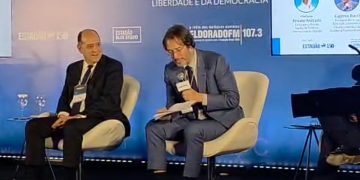 Para Bottini, não existe democracia sem imprensa livre.