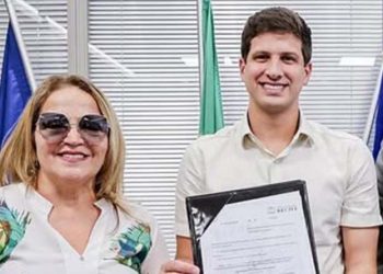 A vereadora Ana Lúcia e o prefeito João Campos