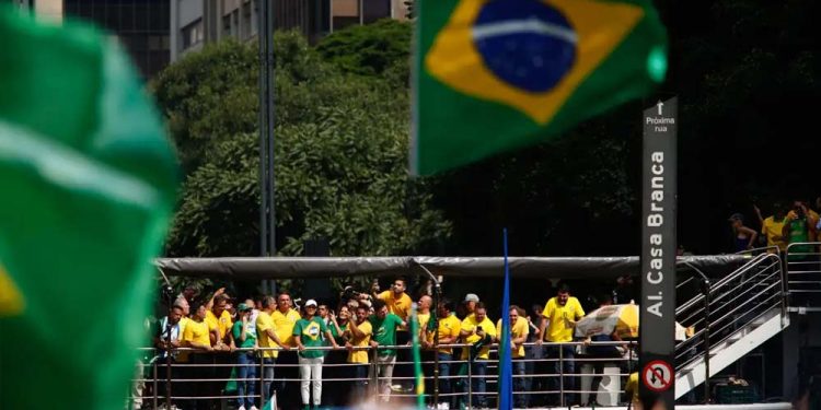 Jair Bolsonaro e líderes da direita em ato na Paulista