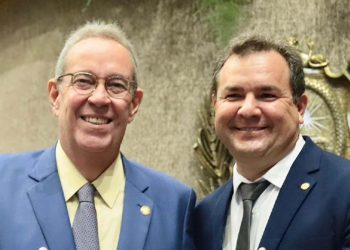 Presidente da Alepe, Álvaro Porto e o deputado Júnior Matuto (esq. p/ dir.)