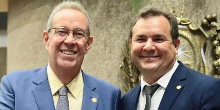 Presidente da Alepe, Álvaro Porto e o deputado Júnior Matuto (esq. p/ dir.)