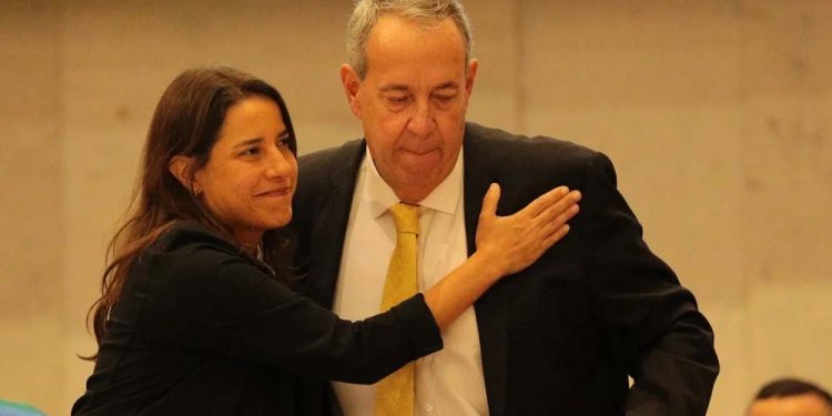 A governadora Raquel Lyra (PSD) e o presidente da Alepe, Álvaro Porto (PSDB)