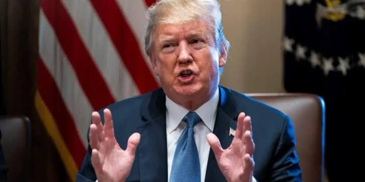 Donald Trump discursa no Congresso americano na noite de terça-feira (4)