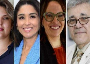 Juiz federal Roberto Wanderley Nogueira (à direita), e juízas (a partir da esquerda) Isabelle Marne Cavalcanti de Oliveira Lima; Gisele Chaves Sampaio Alcântara e Amanda Torres de Lucena Diniz Araújo