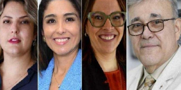 Juiz federal Roberto Wanderley Nogueira (à direita), e juízas (a partir da esquerda) Isabelle Marne Cavalcanti de Oliveira Lima; Gisele Chaves Sampaio Alcântara e Amanda Torres de Lucena Diniz Araújo