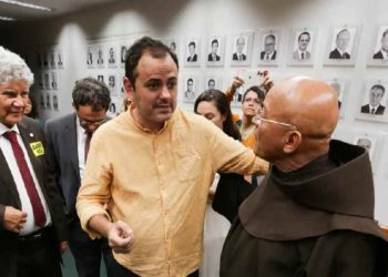 Processo de cassação de Glauber Braga avança após CCJ rejeitar recurso por 44 a 22