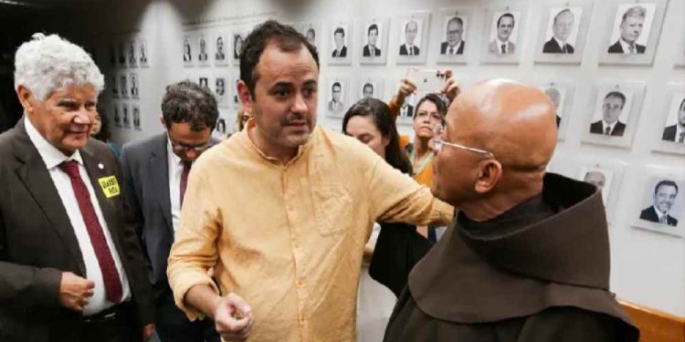 Processo de cassação de Glauber Braga avança após CCJ rejeitar recurso por 44 a 22