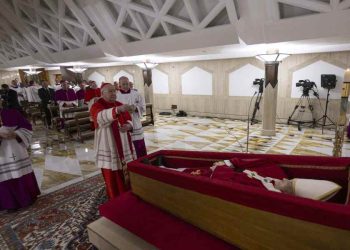 Limite de cinco vagas gera tensão na comitiva de Lula