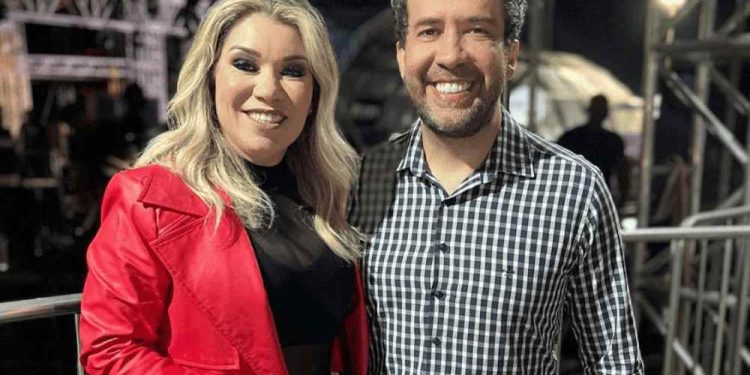 Ex-namorada de André Janones o denuncia por ameaças com fotos íntimas