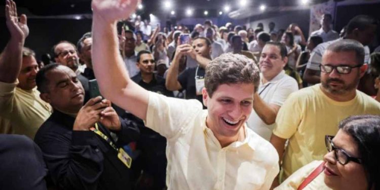 João Campos segue os passos do pai, e é anunciado como candidato à Governador de Pernambuco