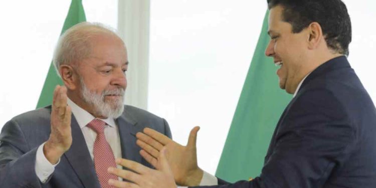 Davi Alcolumbre tenta ampliar sua influência no Governo