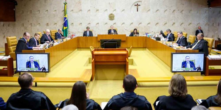 Ministro do STF pede destaque e suspende julgamento virtual sobre prisão de Collor