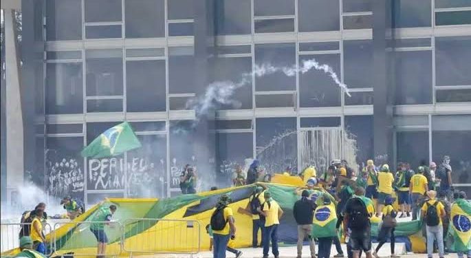 Invasão e depredacão às sedes dos três Poderes. Foto/reprodução