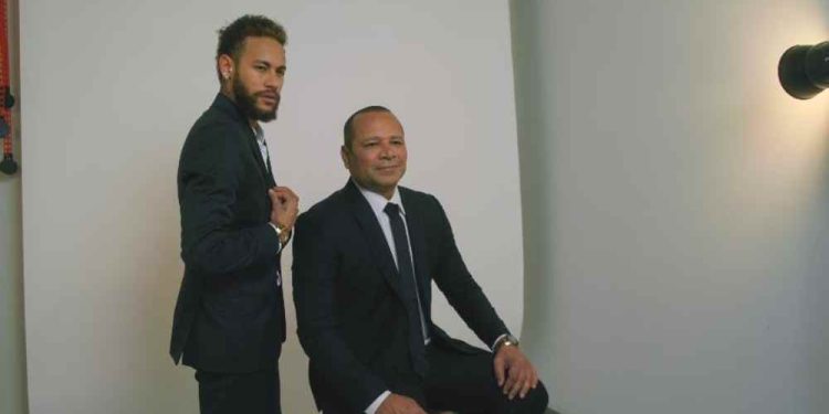 Neymar e pai tentam barrar Podcast do UOL, mas justiça libera publicação