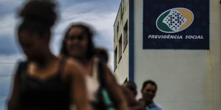 Mais de 9 milhões de aposentados serão notificados por possível fraude em descontos