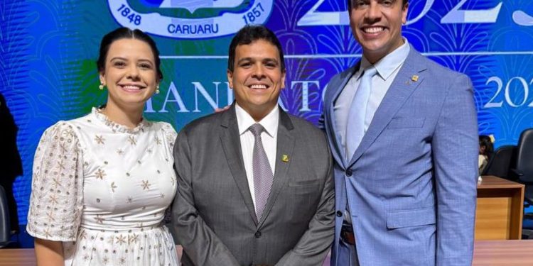 A vice-prefeita Dayse Silva, o secretário Gilvan Calado e o prefeito Rodrigo Pinheiro