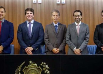 Comissão de Finanças, Orçamento e Tributação da Assembleia Legislativa e o deputado Antonio Coelho - Foto Nando Chiappetta
