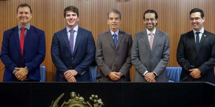 Comissão de Finanças, Orçamento e Tributação da Assembleia Legislativa e o deputado Antonio Coelho - Foto Nando Chiappetta