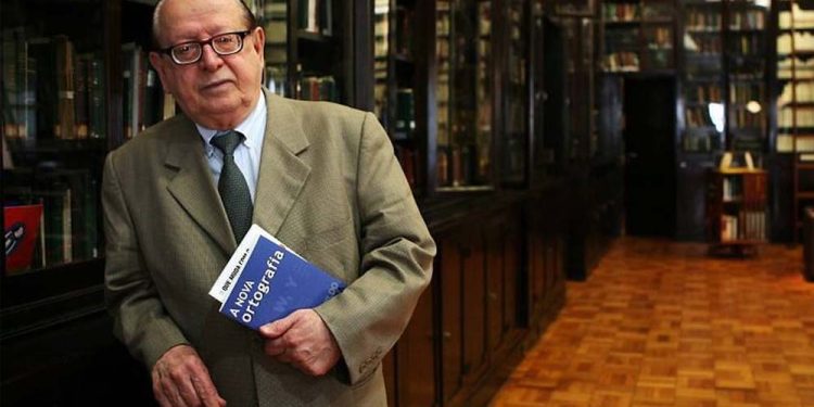 O filólogo Evanildo Bechara.