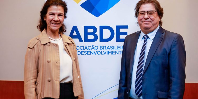 Maria Fernanda Coelho, diretora do BNDES, e Aldemir Freire, diretor do BNB, compõem nova diretoria da ABDE (Foto: Bárbarah Queiroz)