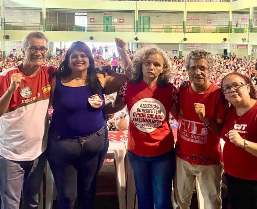 Professores do Recife entram em greve após rejeitarem proposta da prefeitura