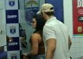 Thamires Cavalcanti chegou ao DHPP acompanhada de um policial amigo