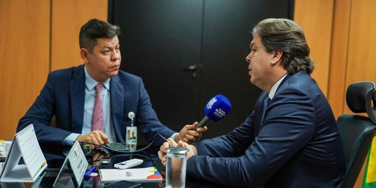 Alberes Xavier entrevista o ministro Frederico Siqueira