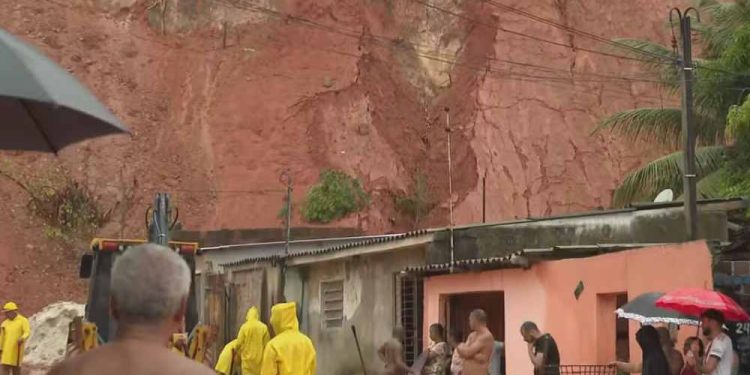 Deslizamento em encosta na Zona Norte do Recife reacende denúncias de negligência pública