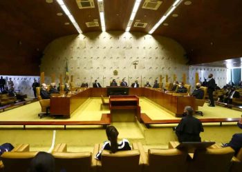 STF deve julgar Bolsonaro no Plenário, dizem ex-presidentes da Corte