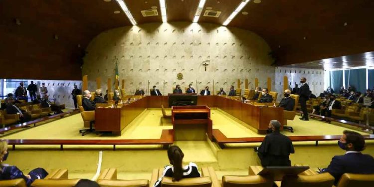 STF deve julgar Bolsonaro no Plenário, dizem ex-presidentes da Corte