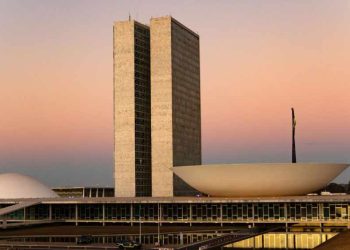 Moody’s rebaixa perspectiva do Brasil de positiva para estável e alerta sobre desafios fiscais