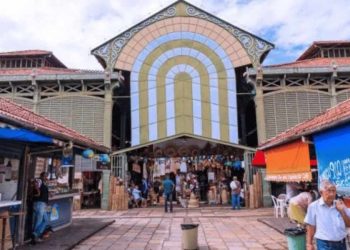 Incêndio em poste na praça do Mercado de São José expõe falta de manutenção e revolta comerciantes