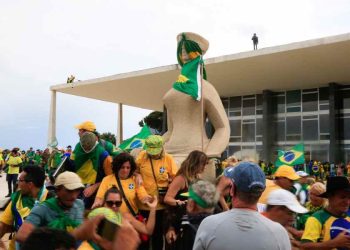 STF julga envolvidos em ataques, mentiras e espionagem