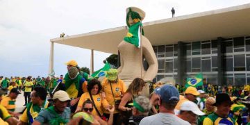 STF julga envolvidos em ataques, mentiras e espionagem