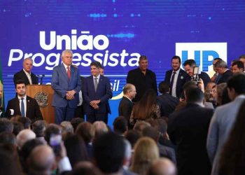 Com receio de perder influência, parlamentares ameaçam deixar União e PP