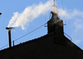 Fumaça branca anunciou o resultado por volta das 13h07 (horário de Brasília).