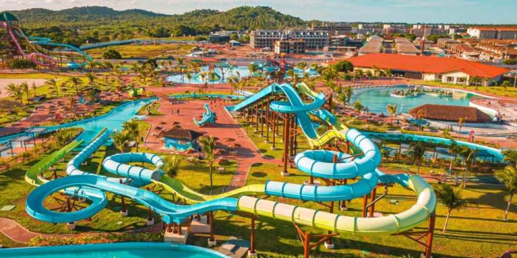 Parque Acquaventura estreia com fraturas e investigação do MP em Pernambuco