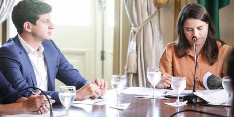 Raquel Lyra reforça base política enquanto João Campos lidera pesquisas