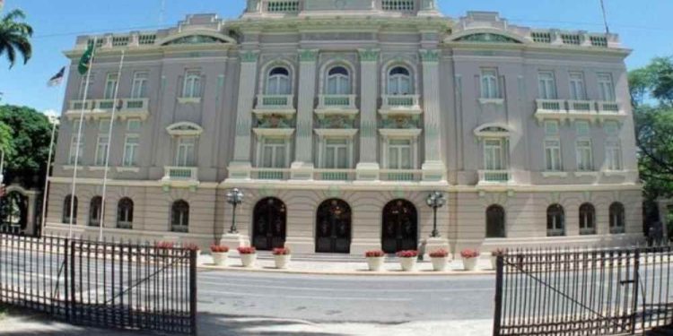 Falta de transparência nos gastos do roadshow internacional da Empetur