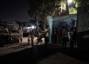 Civis são orientados a ficar em abrigos durante ataques do Irã.