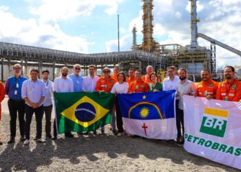 Raquel e Petrobras aceleram obra da refinaria em Suape