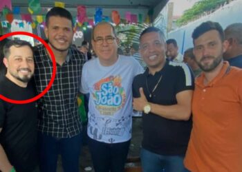 Rodrigo Tavares (em destaque) ao lado do prefeito Mano Medeiros (centro)