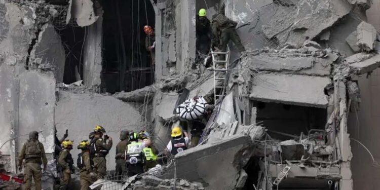 Israel afirma que o Irã continuou disparando mísseis na madrugada desta terça (24/6)