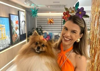 A advogada Duda Medeiros e sua canhorra "Belinha"